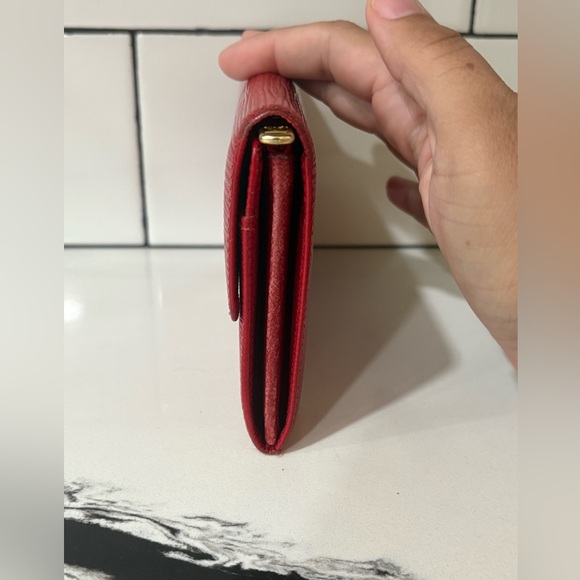 International Louis Vuitton Epi Sarah Long WalletC - Picture 2 of 8